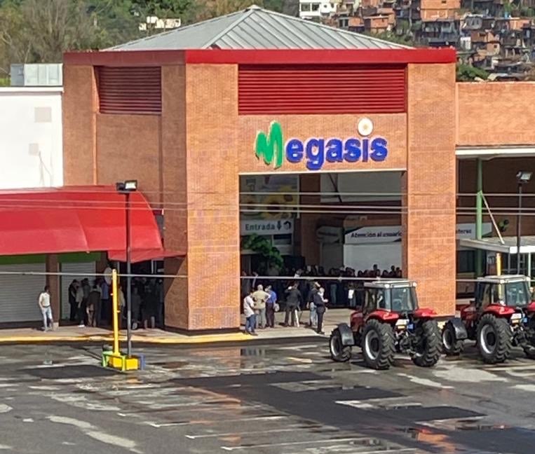 Иран открыл супермаркет в Венесуэле