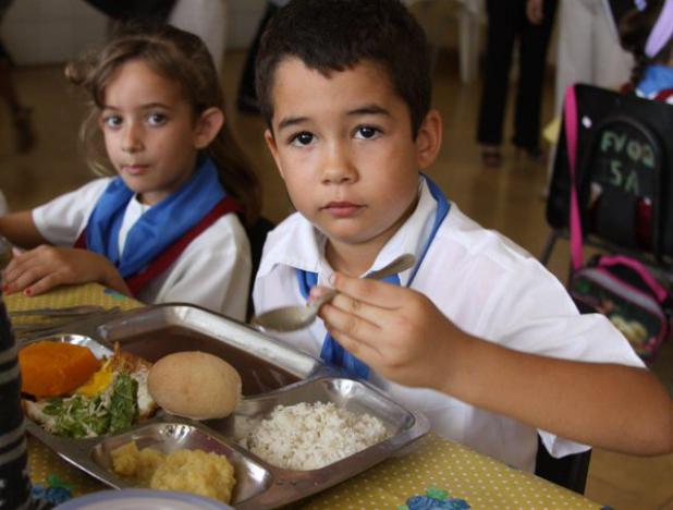 Россия обеспечит бесплатное питание в школах... на Кубе