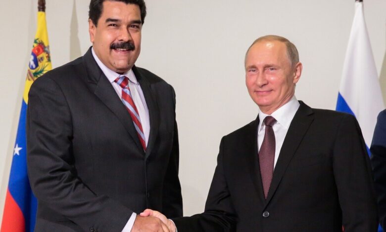Мадуро поздравил Путина с днем рождения
