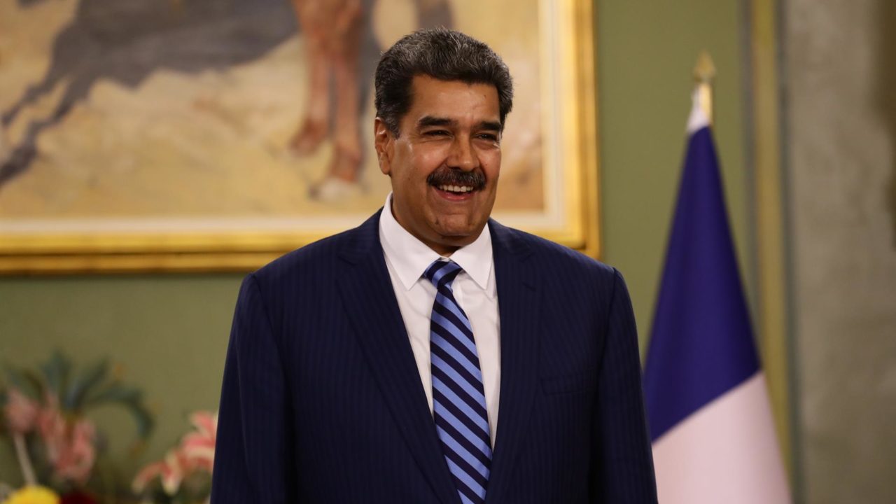 Венесуэла во главе с Николасом Мадуро стремится присоединить к себе 70 процентов территории Гайаны| Фото: EFE/Rayner Peña