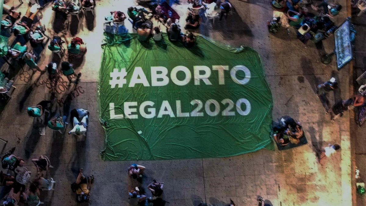 Аргентина: Через три года после введения легальных абортов материнская смертность и количество беременностей среди девочек и подростков снизились