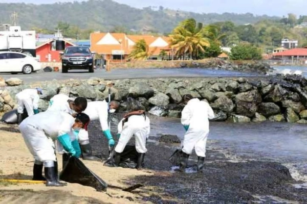 Чрезвычайное положение в Тринидаде и Тобаго из-за неконтролируемого разлива нефти