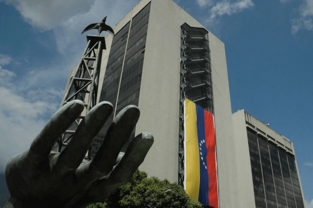 Bloomberg: Китай платит меньше за венесуэльскую нефть после повторного введения санкций