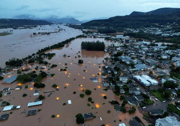 Число погибших от наводнений на юге Бразилии возросло до 57 человек