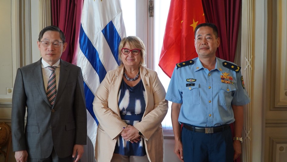Министр обороны Уругвая Сандра Лассо приняла китайскую делегацию