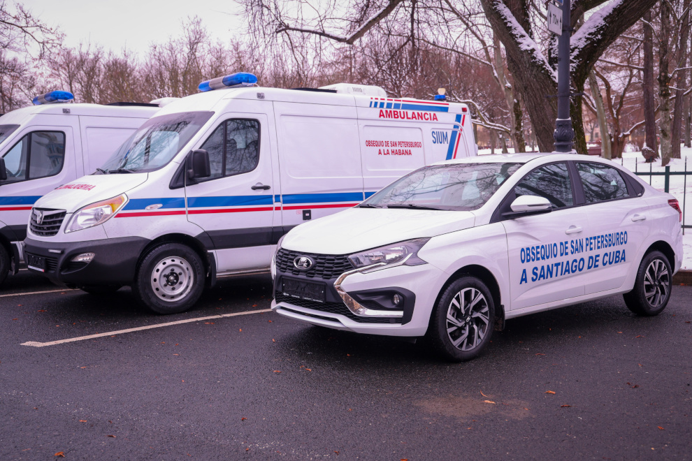 Петербург передаст четыре машины Кубе